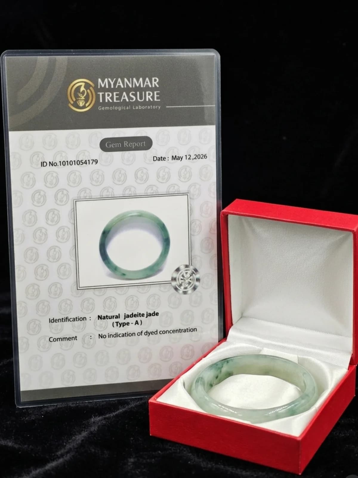 Chứng thư kiểm định Myanmar Treasure Gemological Laboratory — Natural Jadeite Type A, kèm vòng ngọc phỉ thúy